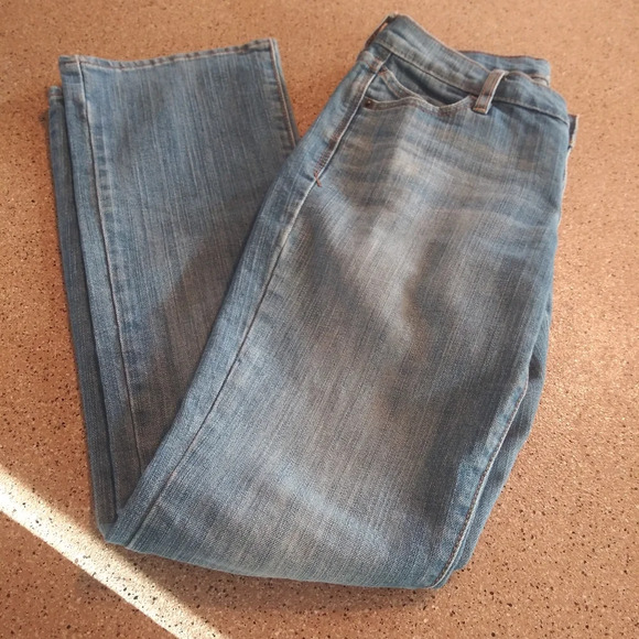 Old Navy light wash jeans regular cut size 2 - Picture 6 of 7